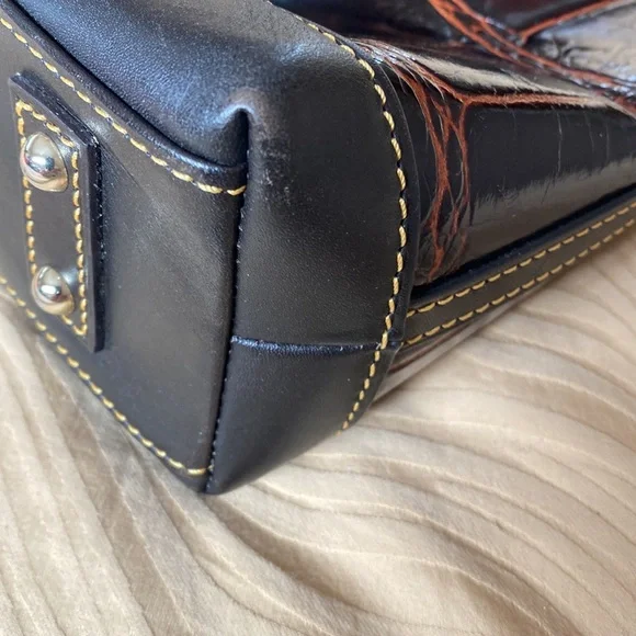 Dooney and Bourke brown crossbody bag - Picture 9 of 10